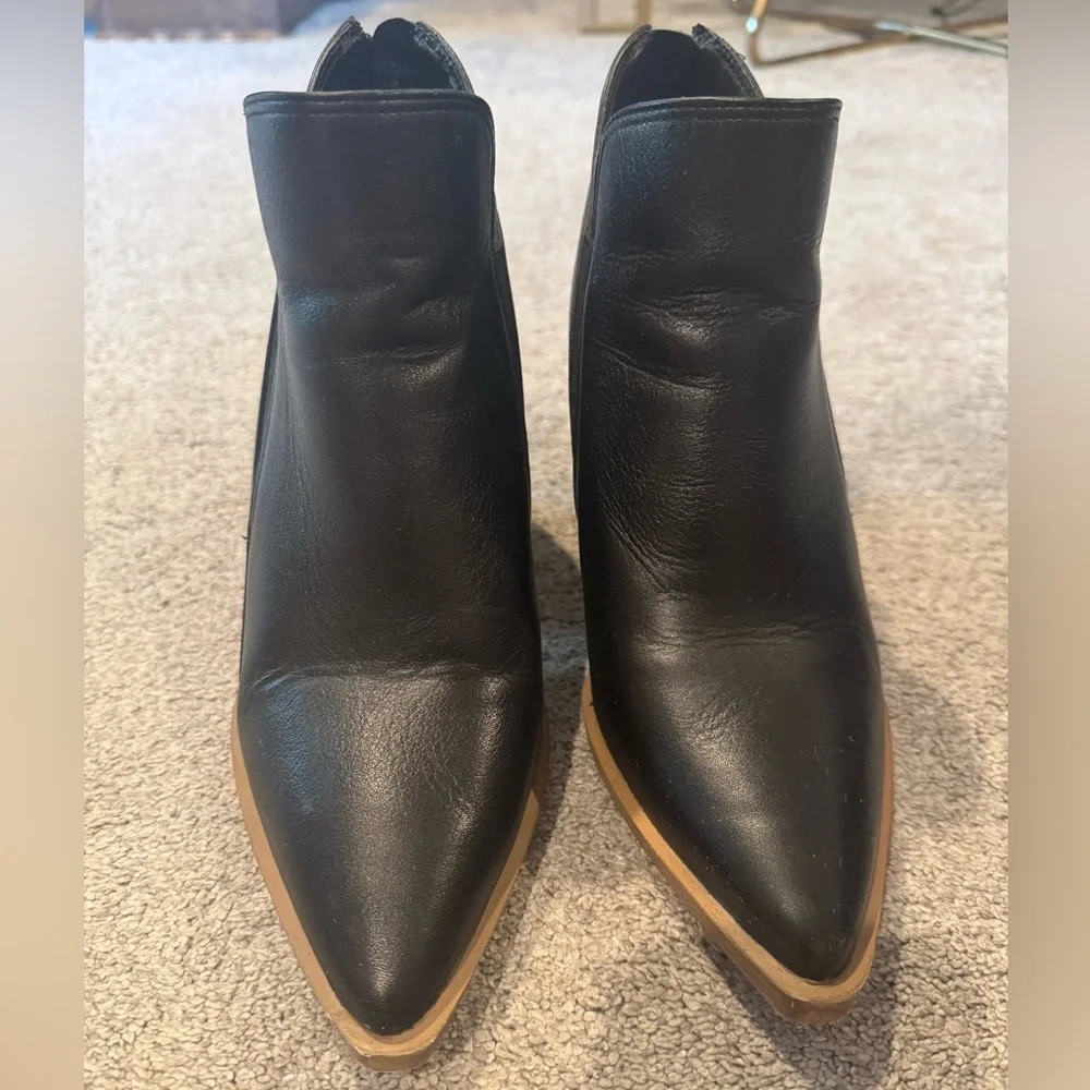 Vince Camuto Black Leather Gradina Block Heel Bootie 9.5